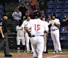 Tebow gets congratulations on his 4th homer (5/14)